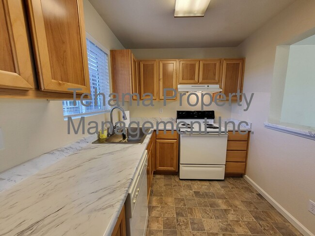 Building Photo - Move In Special $500 off 2nd month Rent- 2...