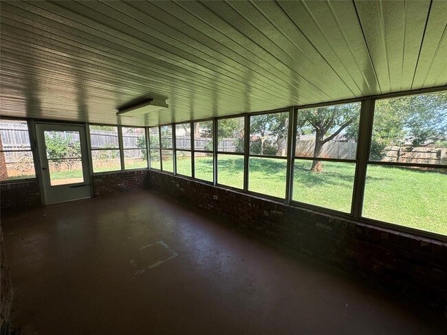 Building Photo - 345 Travis Cir