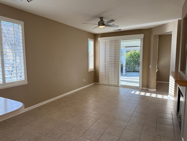 Building Photo - Summerset Living- with a Bonus Room