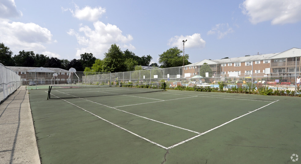 Knoll Gardens 63 Dafrack Dr Lake Hiawatha NJ 07034 Apartment Finder