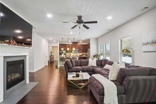 Building Photo - 1122 Hibiscus Way SW