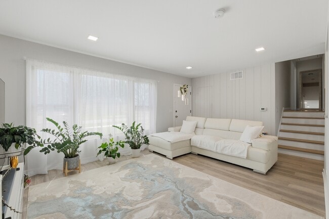 Building Photo - 1506 W Palm Dr