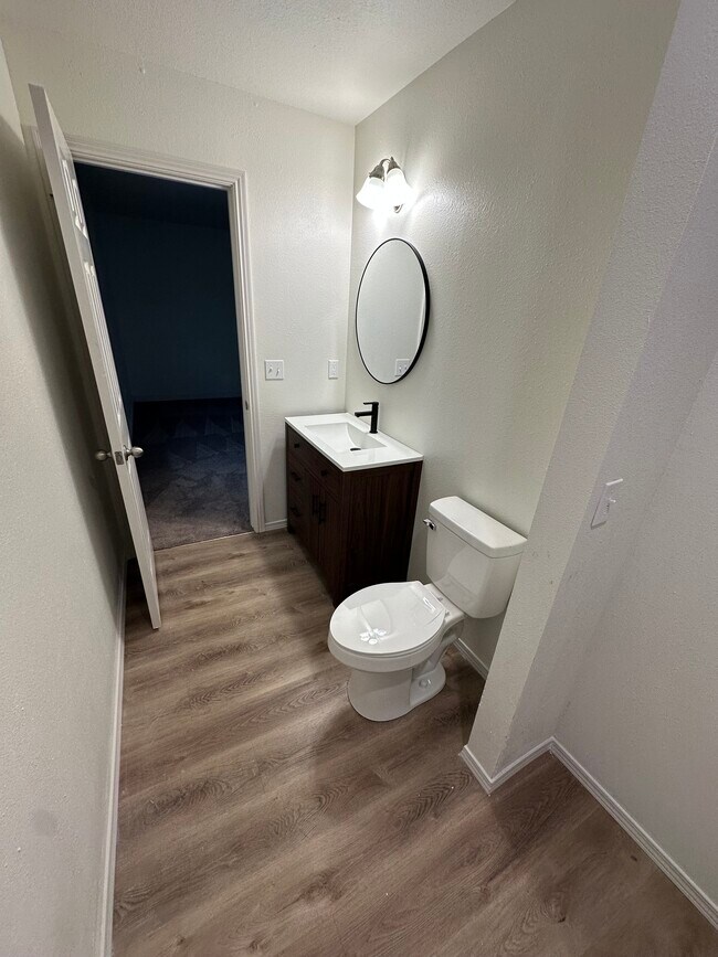 Building Photo - 3127 N Kensington Ct