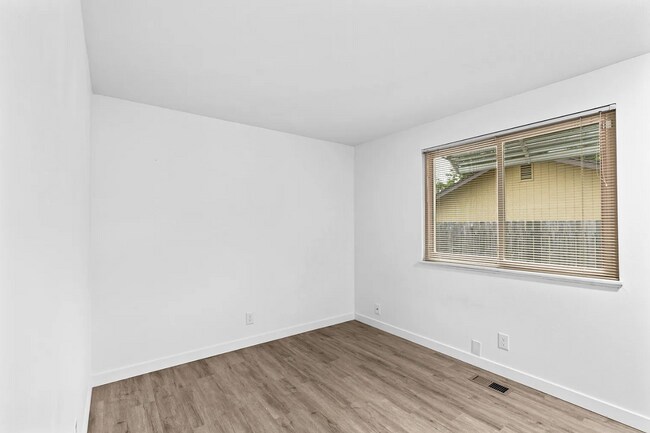 Building Photo - 4BD, 2.5BA Home located in the desirable Churchill Neighborhood!