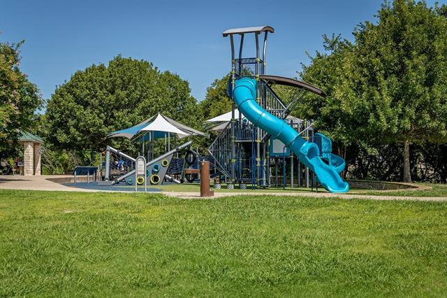 Building Photo - 9200 Warren Dr