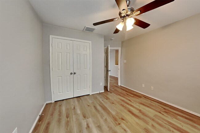 Building Photo - 22076 Knights Cove Dr