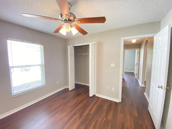 Building Photo - View this home today and Move in July 3rd!...