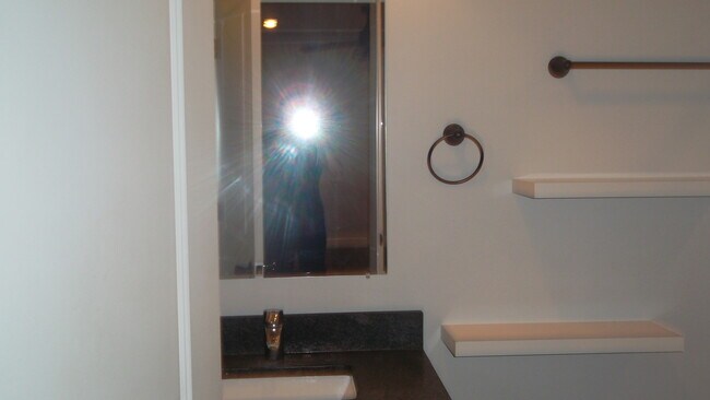 Building Photo - 850 N State St