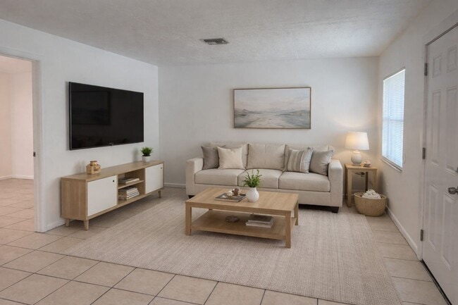 Building Photo - Vero Beach 2 Bedroom 1 Bath