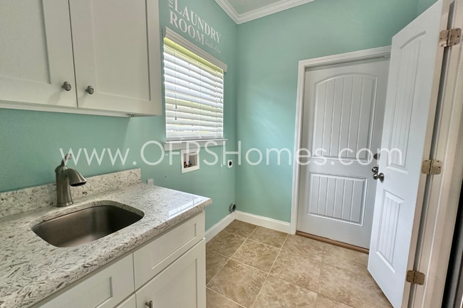 Building Photo - South Crestview 4/3 Available NOW!