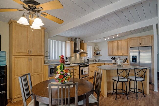 Building Photo - Spacious 3 Bed 2 Bath POOL HOUSE!! Right next to SDSU