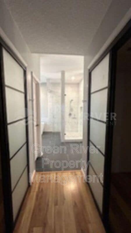 Building Photo - 1559 Lakeway Dr
