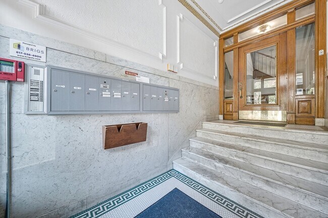 Building Photo - 4 Crawford St