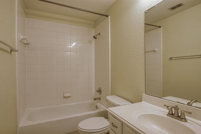 Building Photo - 4528 Oak Shores Dr