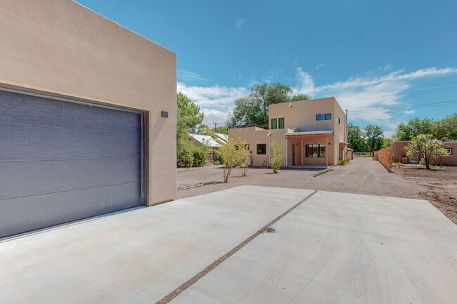 Building Photo - North Valley Fabulous 2018/sf 2 Bedroom  2.5 Bath  with Garage
