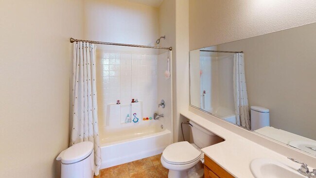 Building Photo - Desirable 3 Bedroom 3 Bathroom home in quiet neighborhood!