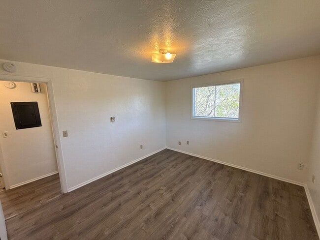 Building Photo - 1594 Tripp St SE