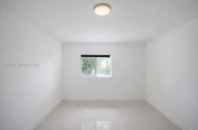 Building Photo - 560 NE 67th St