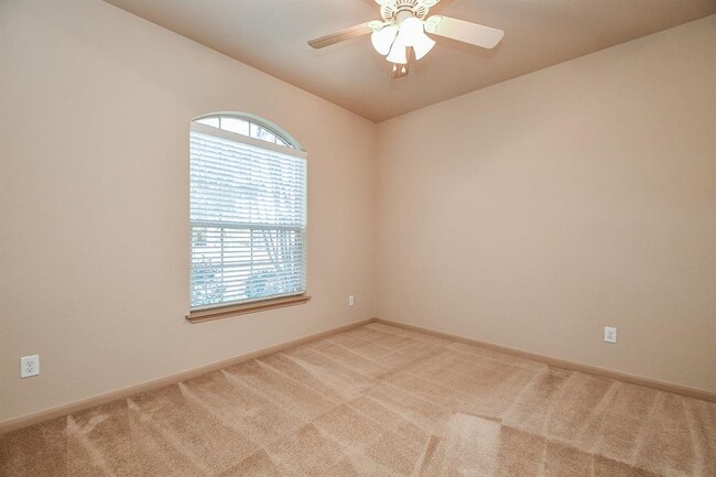 Building Photo - 110 Sweet Leaf Grove Ln