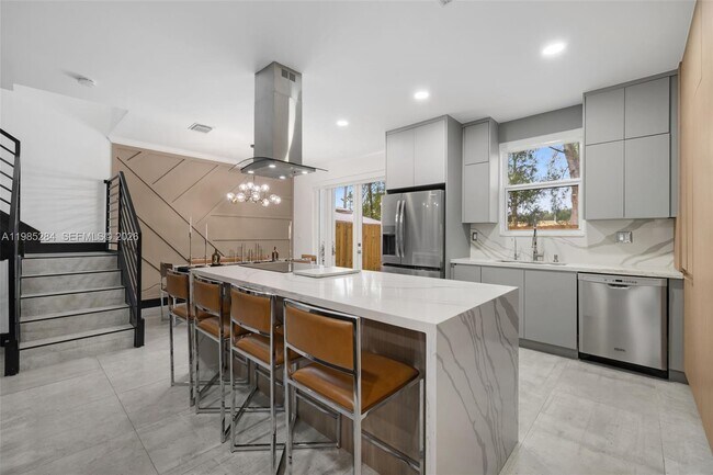 Building Photo - 7852 NW 116 Pl