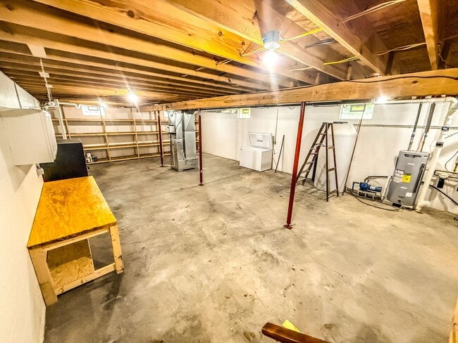 Building Photo - 4BD 2.5 BA Home with Acreage in Tippecanoe