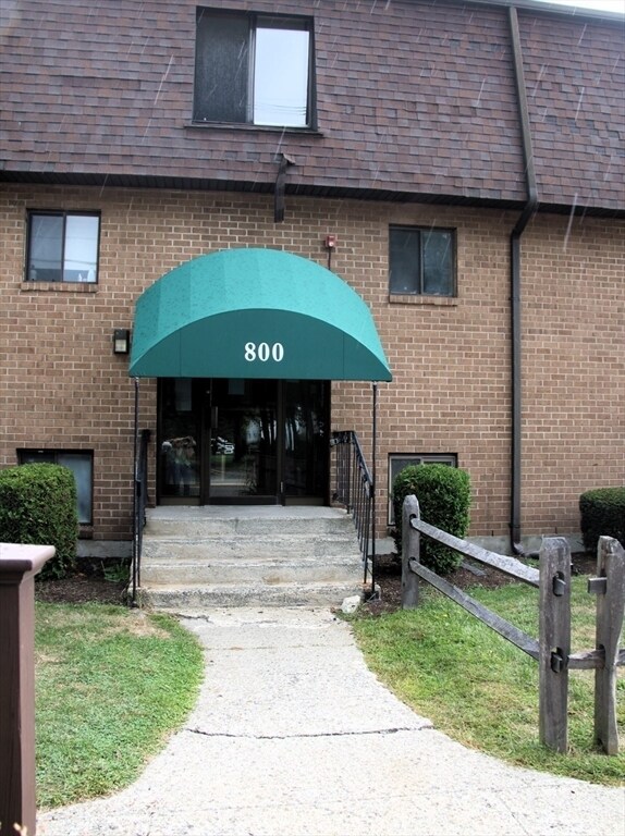 Building Photo - 800 County St