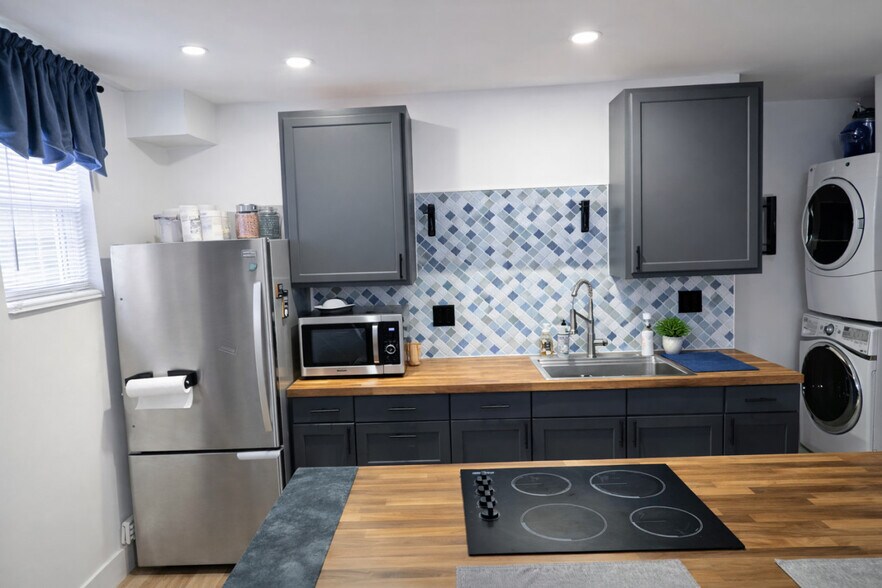 Building Photo - 11765 Glenfield Ave