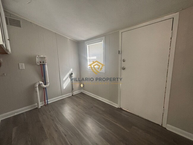 Building Photo - West Side, Close to the Airport, 1 Bedroom...