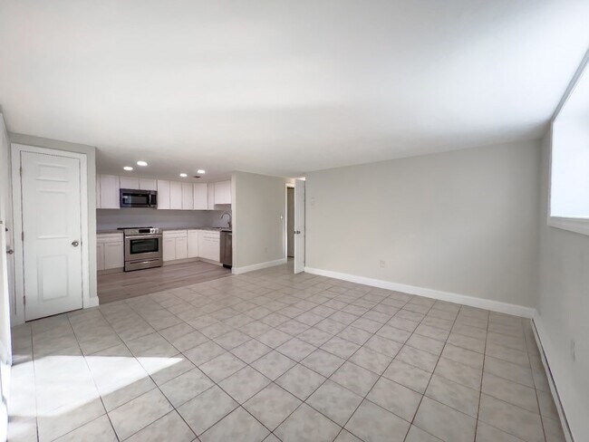 Building Photo - 592 American Legion Hwy