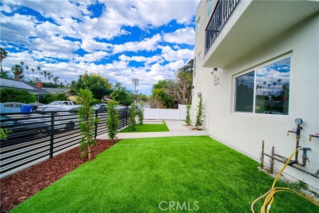 Building Photo - 259 S Ave 54