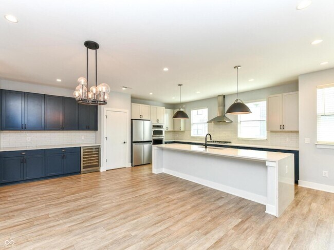 Building Photo - 1704 Rosette Wy