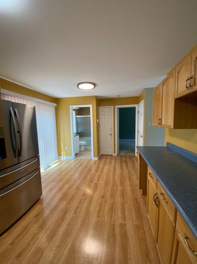 Building Photo - 64 Village Square Dr