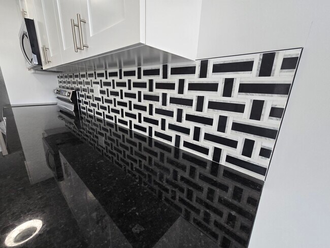 Building Photo - 1700 NW North River Dr