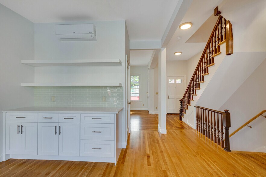 Building Photo - 31 School St