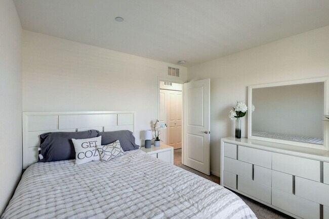 Building Photo - Modern Comfort in Las Vegas: 3-Bedroom Gem with Pool Access