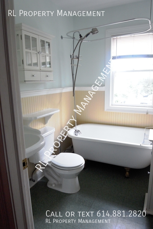 Building Photo - Renting for the 25-26 school year-Spacious...