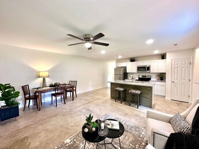 Building Photo - UPDATED  DUPLEX!!! with Garage