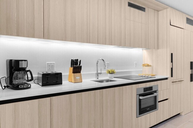 Building Photo - 225 N Miami Ave