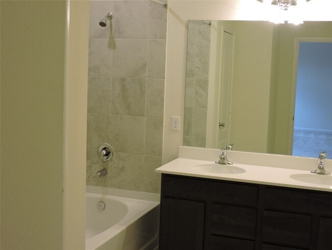 Building Photo - 1122 Epworth Ct.
