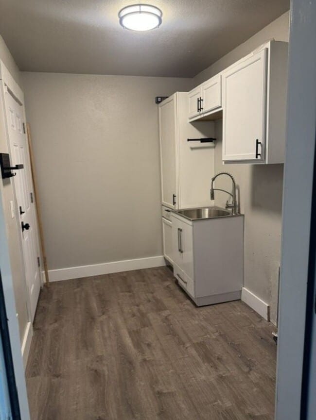 Building Photo - Well-Maintained 3-bedroom, 2-bath home with a 2-car garage