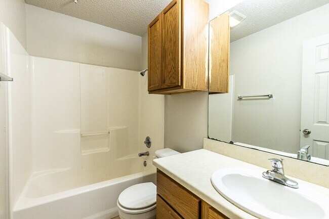 Building Photo - 3 Bedroom Duplex