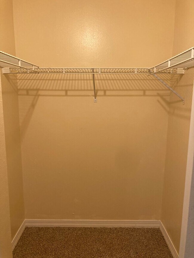 Building Photo - 695 Lloyd St