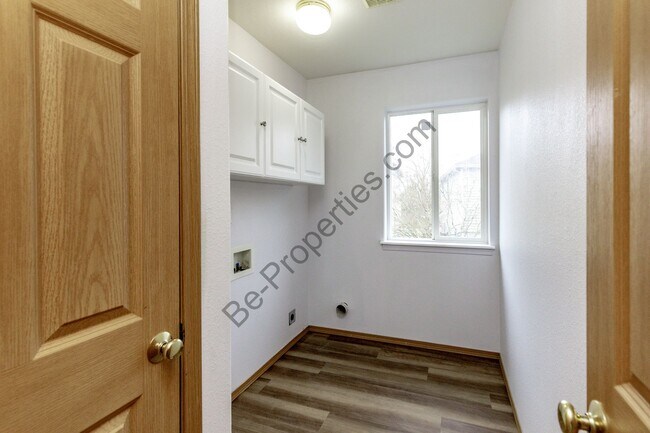 Building Photo - Spacious 3 Bedroom Puyallup Home