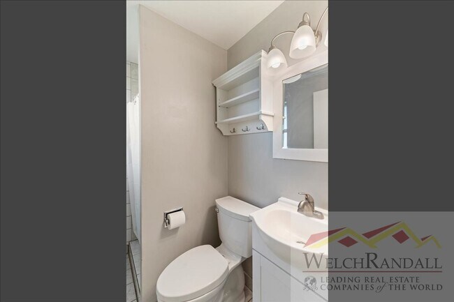 Building Photo - Your Modern, Spacious Retreat Close to Dow...