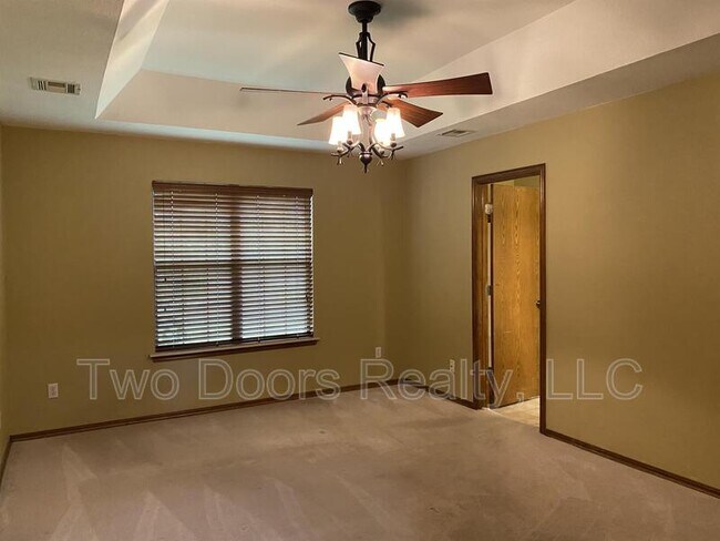 Building Photo - 636 SW 159th St