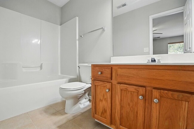Building Photo - 2 Bedroom Townhome in Pineville!