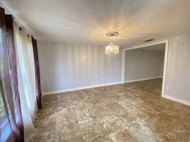 Building Photo - 4/2.5 Clermont Home with fenced yard