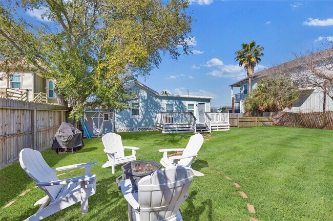 Building Photo - 5801 Avenue S 1/2