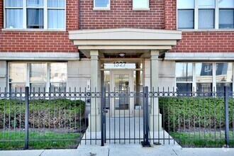 Building Photo - 1327 N Halsted St
