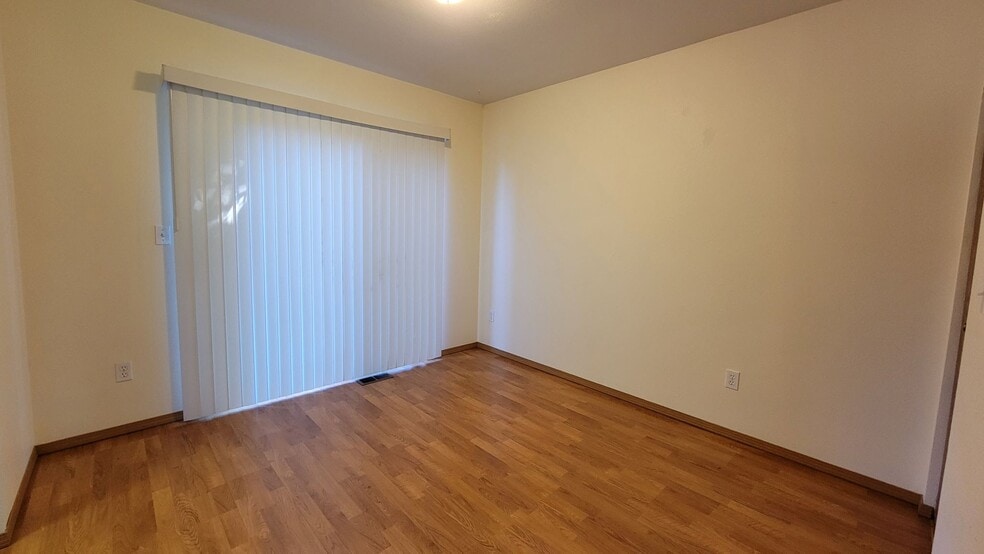 DINING - 1800 11th Ave